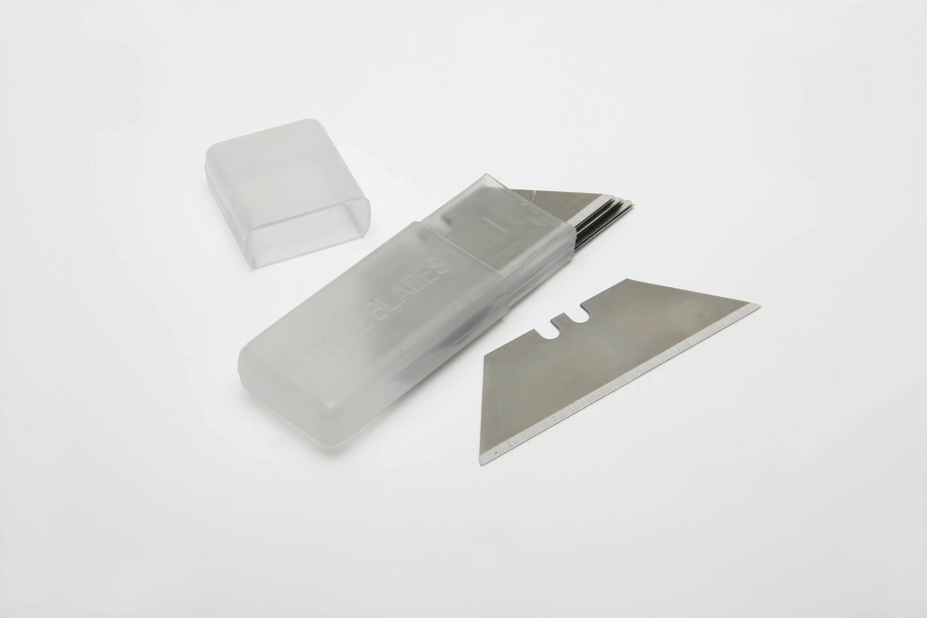 Heavyduty utility knife made of heavy diecast metal with a steel elastomeric ergonomic antislip cushion grip handle.